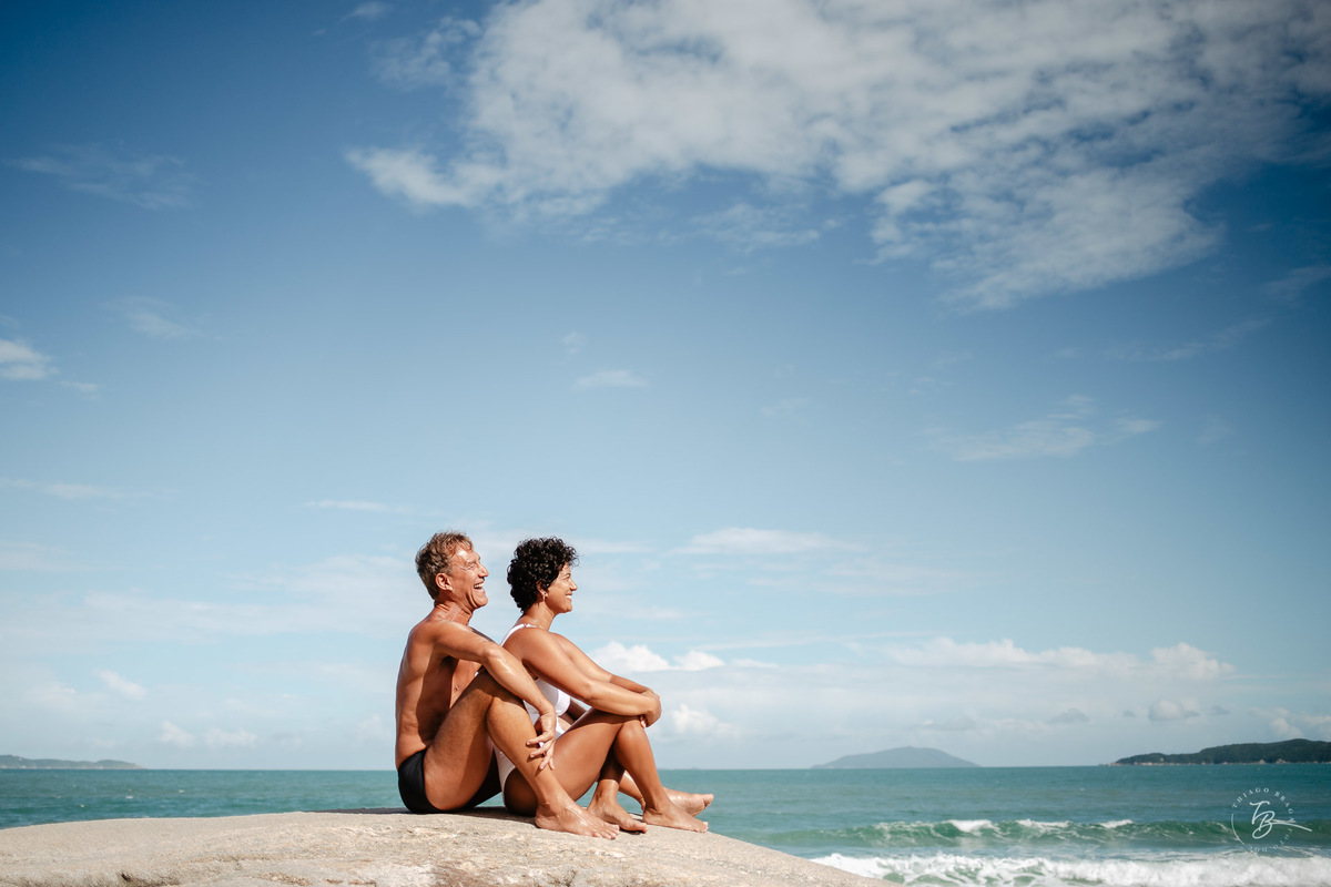 Ensaio de Casal, na praia de Canto Grande em Bombinhas - SC. Por Thiago Braga Fotografia.