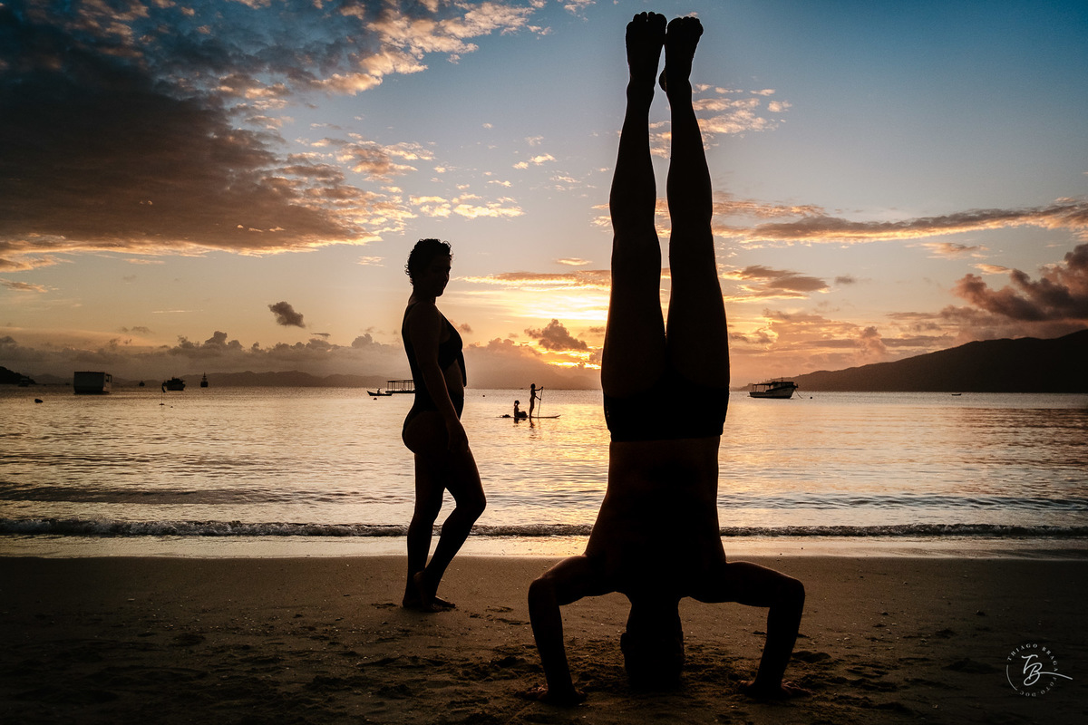 Ensaio de Casal, na praia de Canto Grande em Bombinhas - SC. Por Thiago Braga Fotografia.