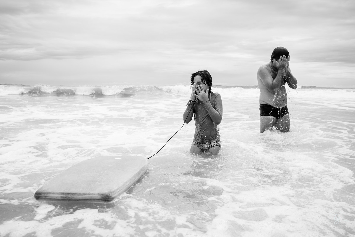 Fotografia documental da família Barbosa, na cidade de Bombinhas/SC. Fotos de um de férias por Thiago Braga.