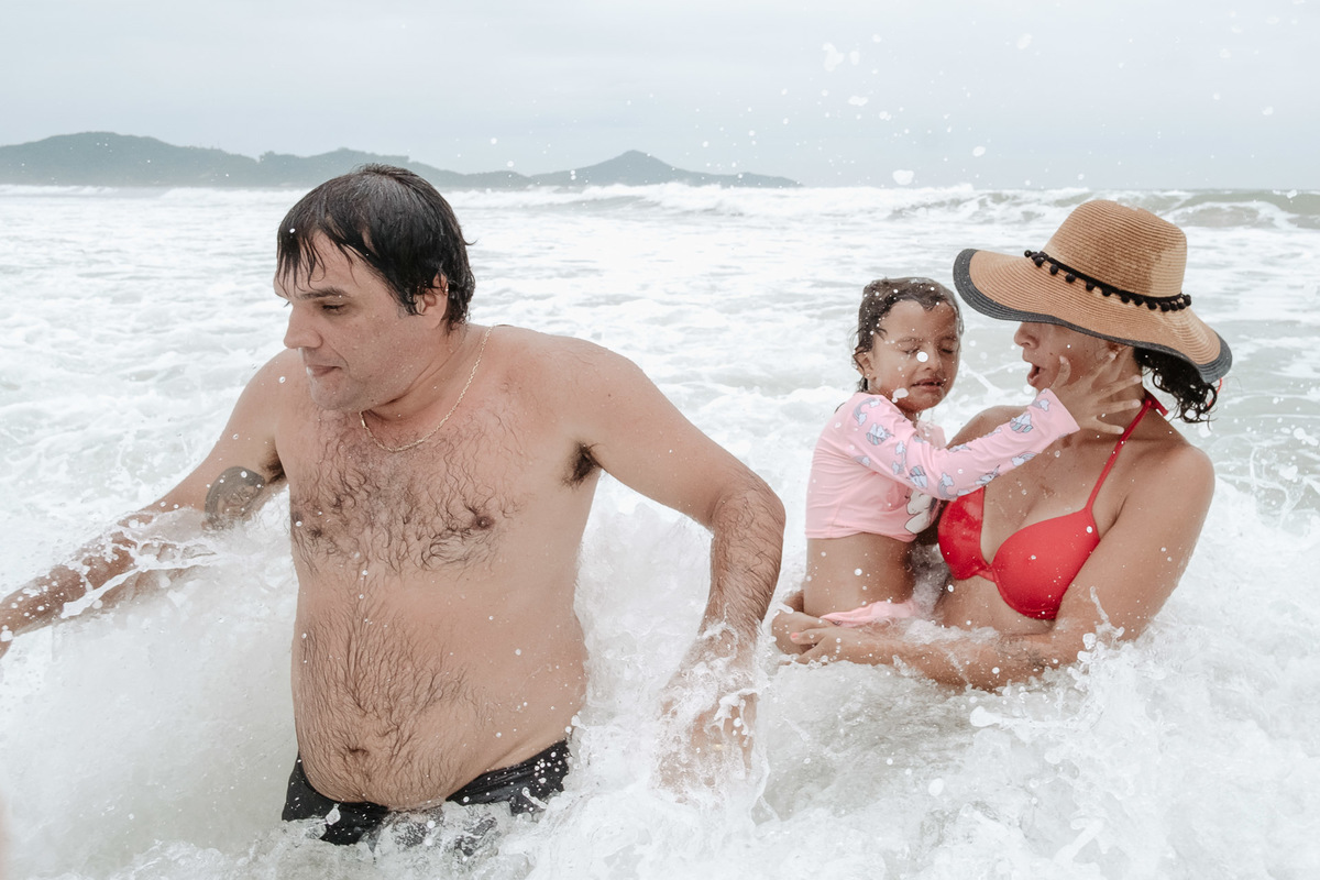 Fotografia documental da família Barbosa, na cidade de Bombinhas/SC. Fotos de um de férias por Thiago Braga.
