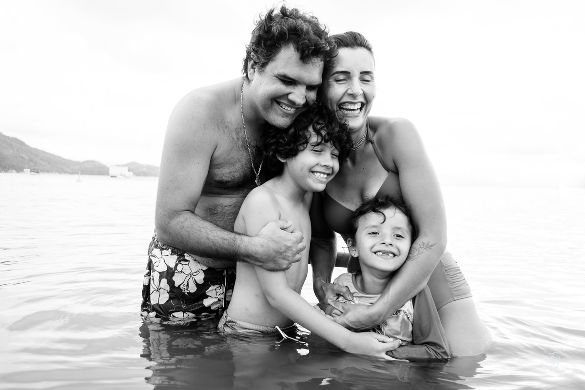 Fotografia documental da família Barbosa, na cidade de Bombinhas/SC. Fotos de um de férias por Thiago Braga.