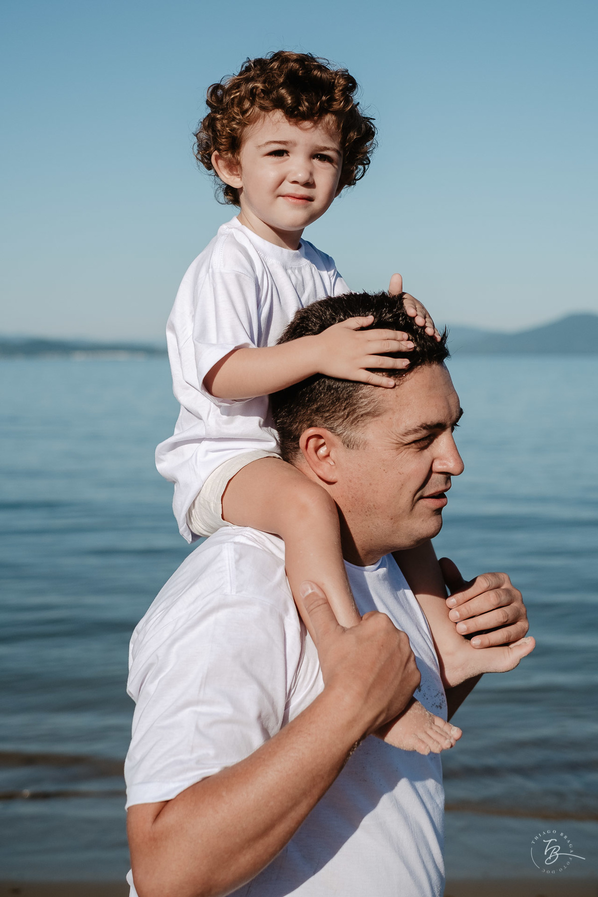 ensaio lifestyle de família na praia de ponta das canas em Florianópolis-SC por Thiago Braga.