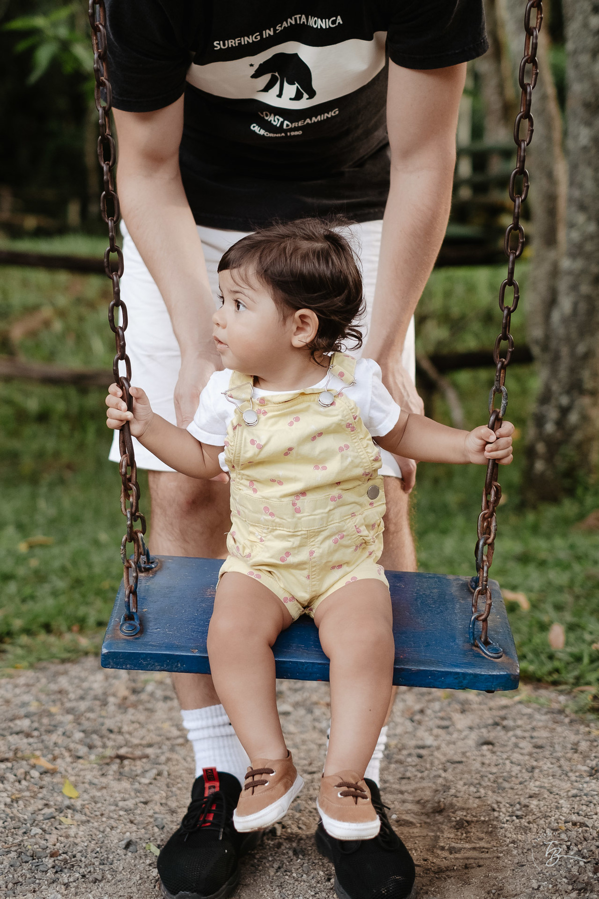 ensaio de acompanhamento do primeiro ano em fim de tarde no horto florestal do córrego Grande em Florianópolis. Por Thiago Braga fotografia.