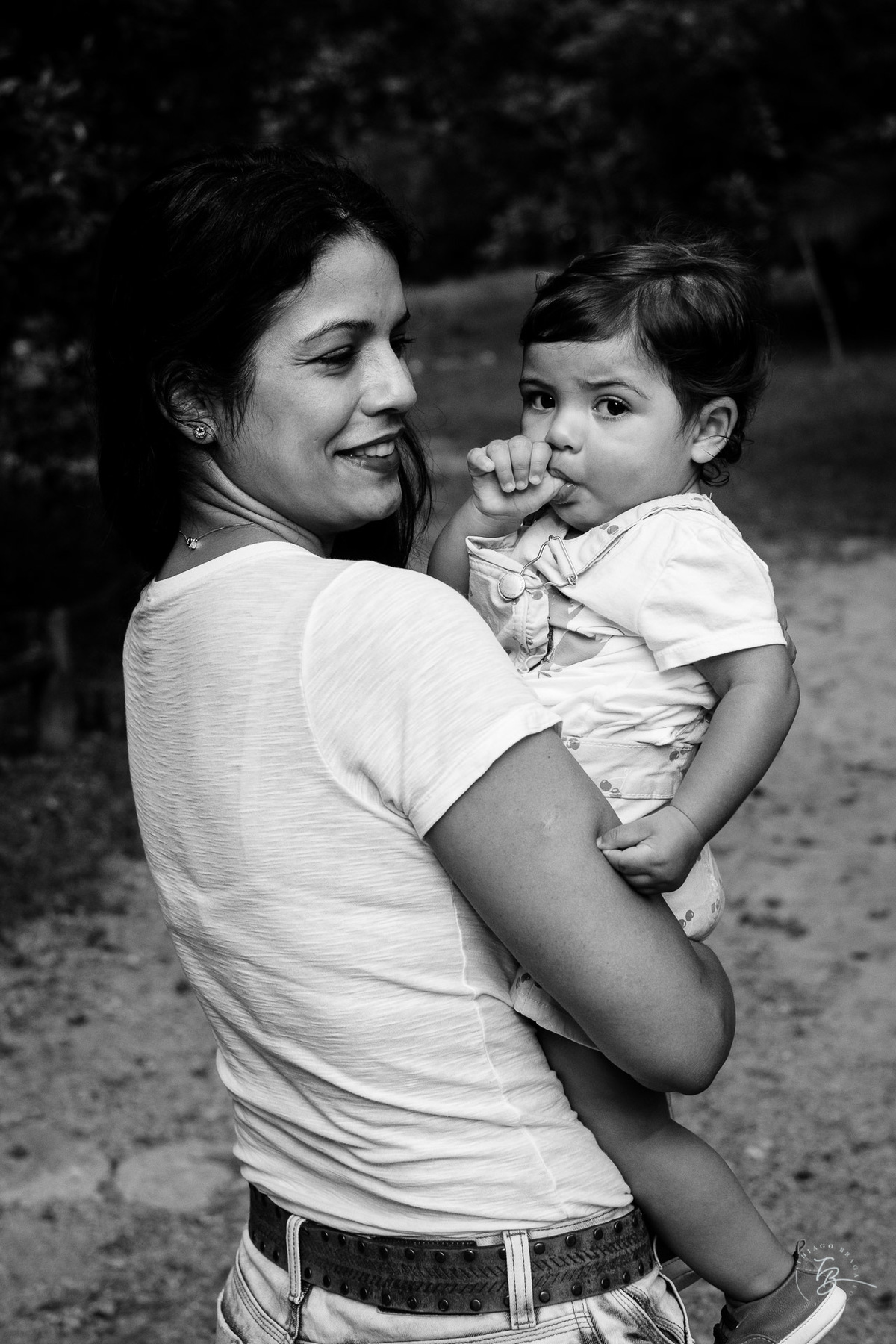 ensaio de acompanhamento do primeiro ano em fim de tarde no horto florestal do córrego Grande em Florianópolis. Por Thiago Braga fotografia.