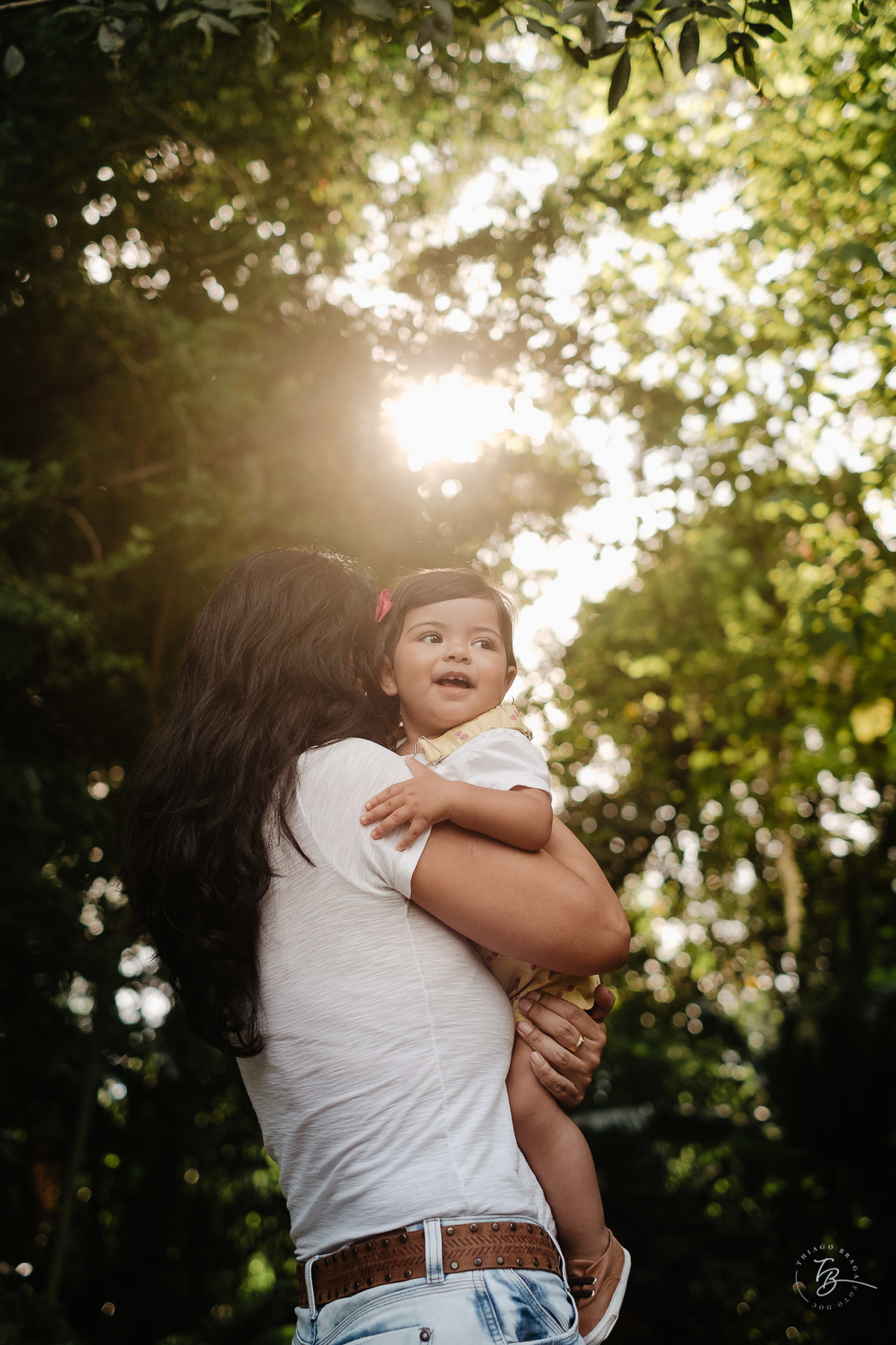 ensaio de acompanhamento do primeiro ano em fim de tarde no horto florestal do córrego Grande em Florianópolis. Por Thiago Braga fotografia.