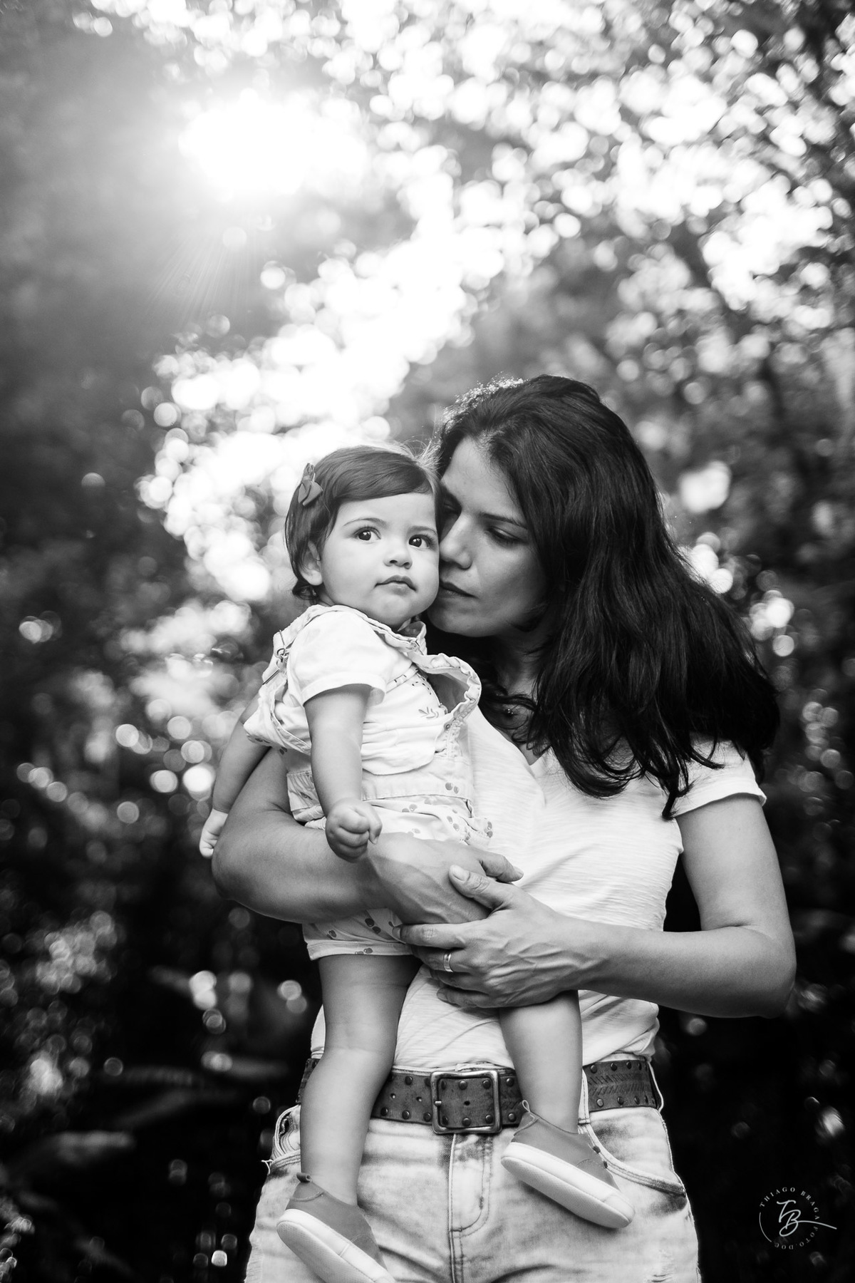 ensaio de acompanhamento do primeiro ano em fim de tarde no horto florestal do córrego Grande em Florianópolis. Por Thiago Braga fotografia.
