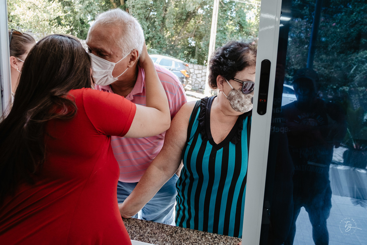 Fotografia de nascimento da Ísis, na Maternidade Santa Helena, com parto Cesárea, em Florianópolis - Sc, por Thiago Braga.