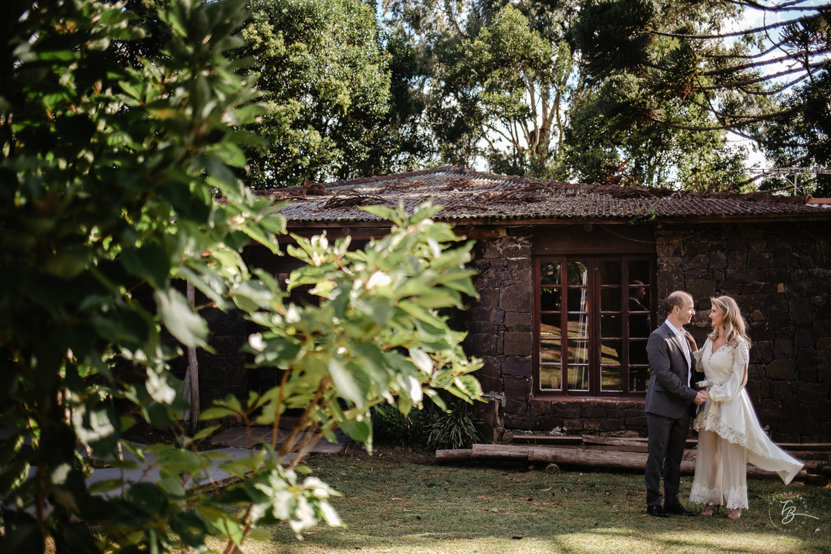 O ensaio pré-casamento da Bettina e do Anderson, em Lages-SC, no Hotel Pedras Brancas. Por Thiago Braga. 