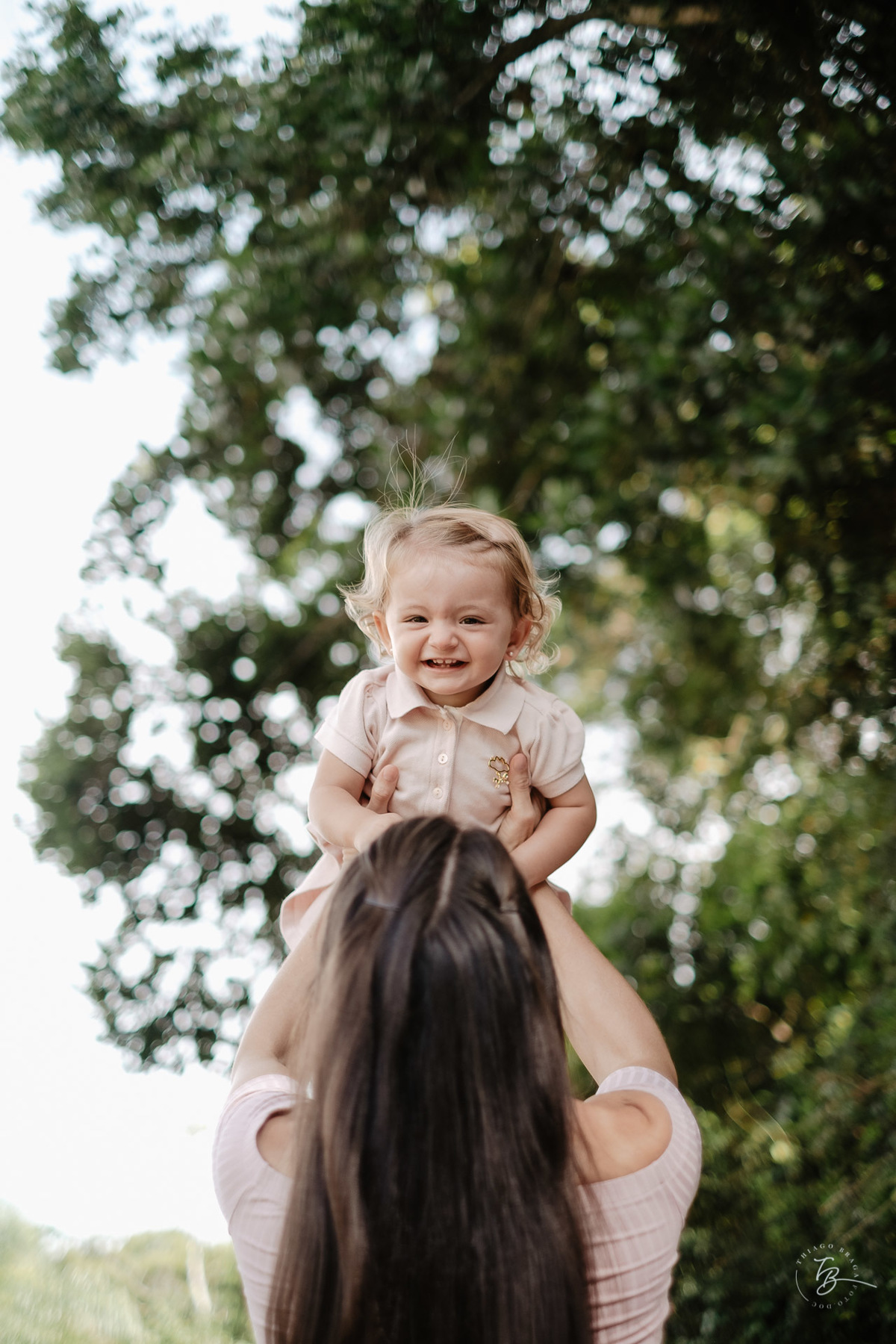 Ensaio de família no Bosque Amoraeville em Jurerê Internacional, em Florianópolis, por Thiago Braga fotografia