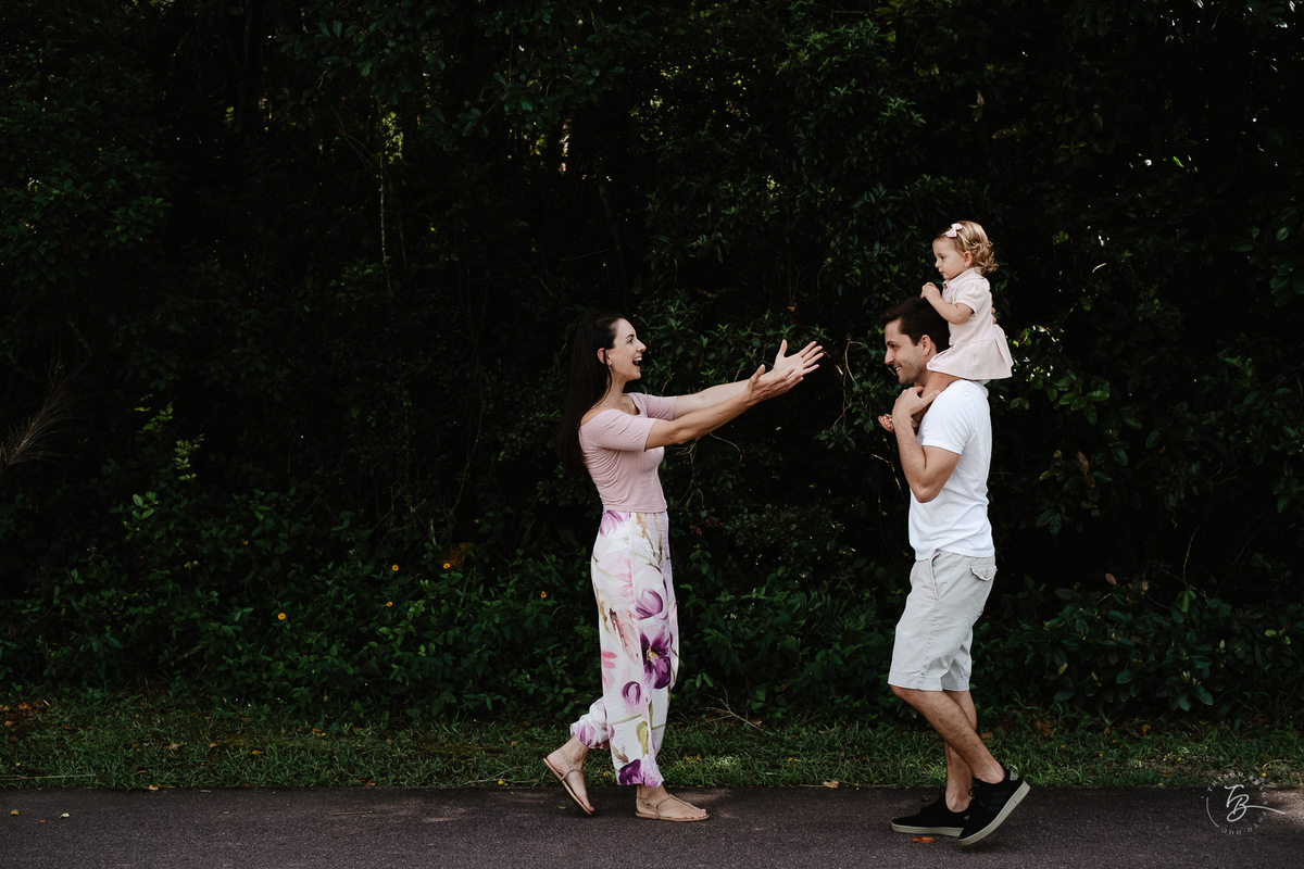 Ensaio de família no Bosque Amoraeville em Jurerê Internacional, em Florianópolis, por Thiago Braga fotografia