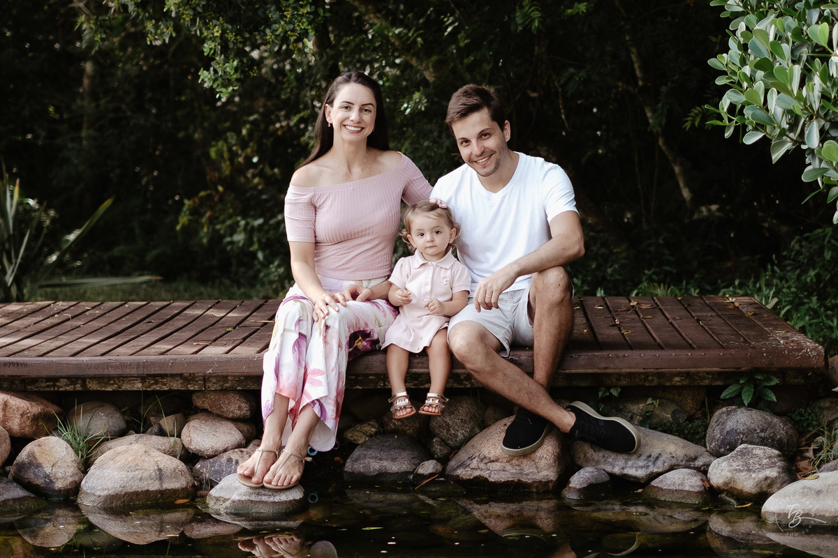 Ensaio de família no Bosque Amoraeville em Jurerê Internacional, em Florianópolis, por Thiago Braga fotografia