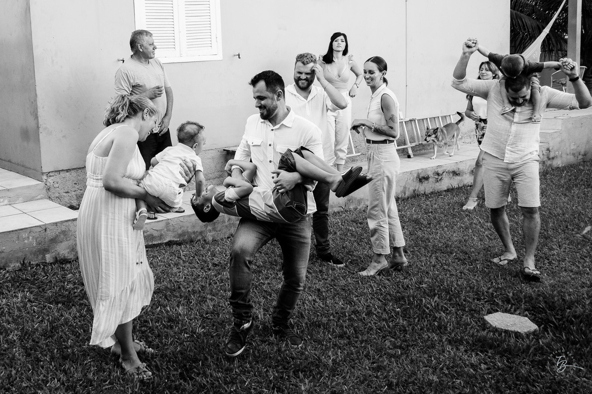 Fotografia Documental do Dia do Batizado do Davi, nos Ingleses em Florianópolis, por Thiago Braga fotografia