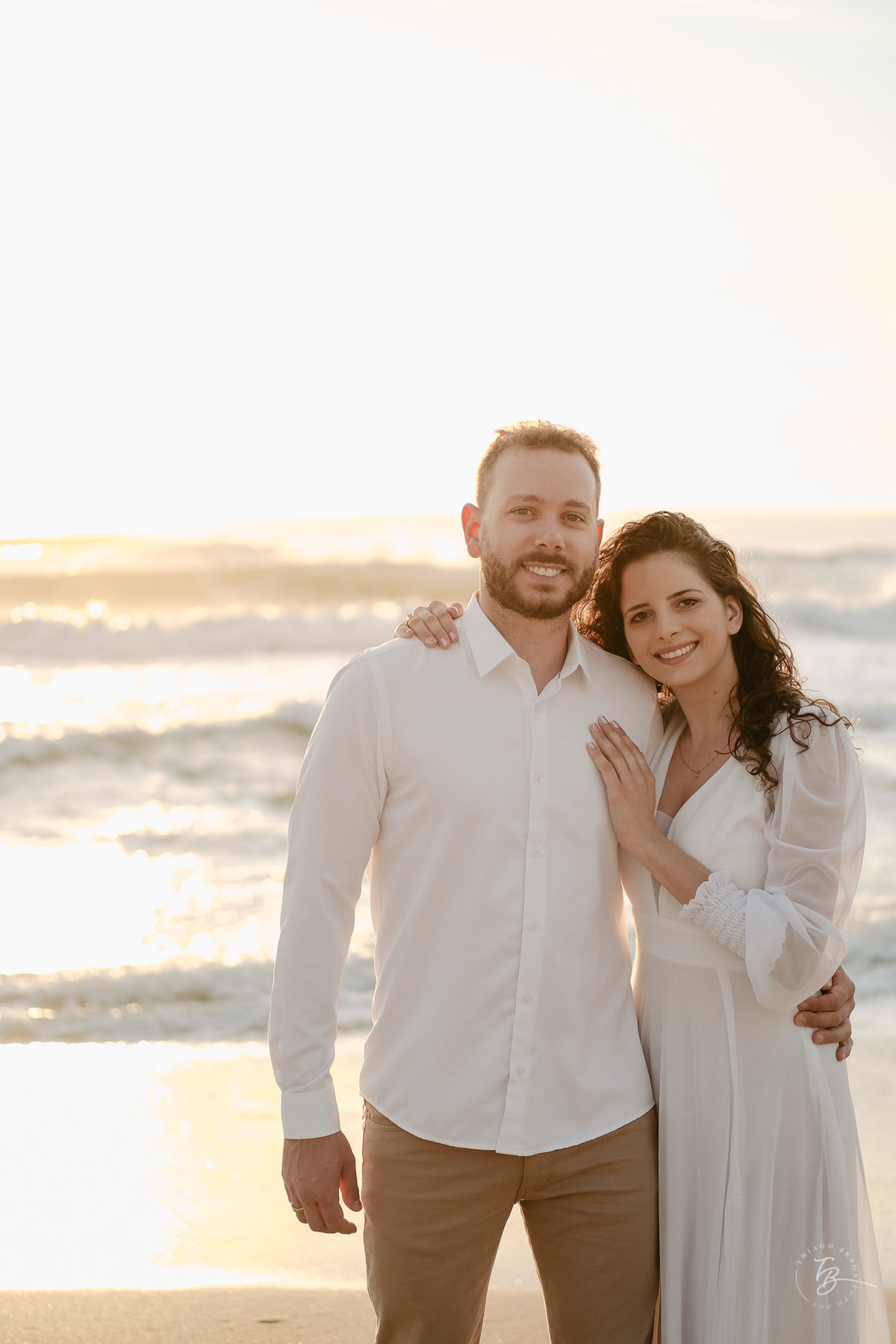ssessão pré casamento ao amanhecer, na praia do Campeche, em Florianópolis - SC por Thiago Braga Fotografia.