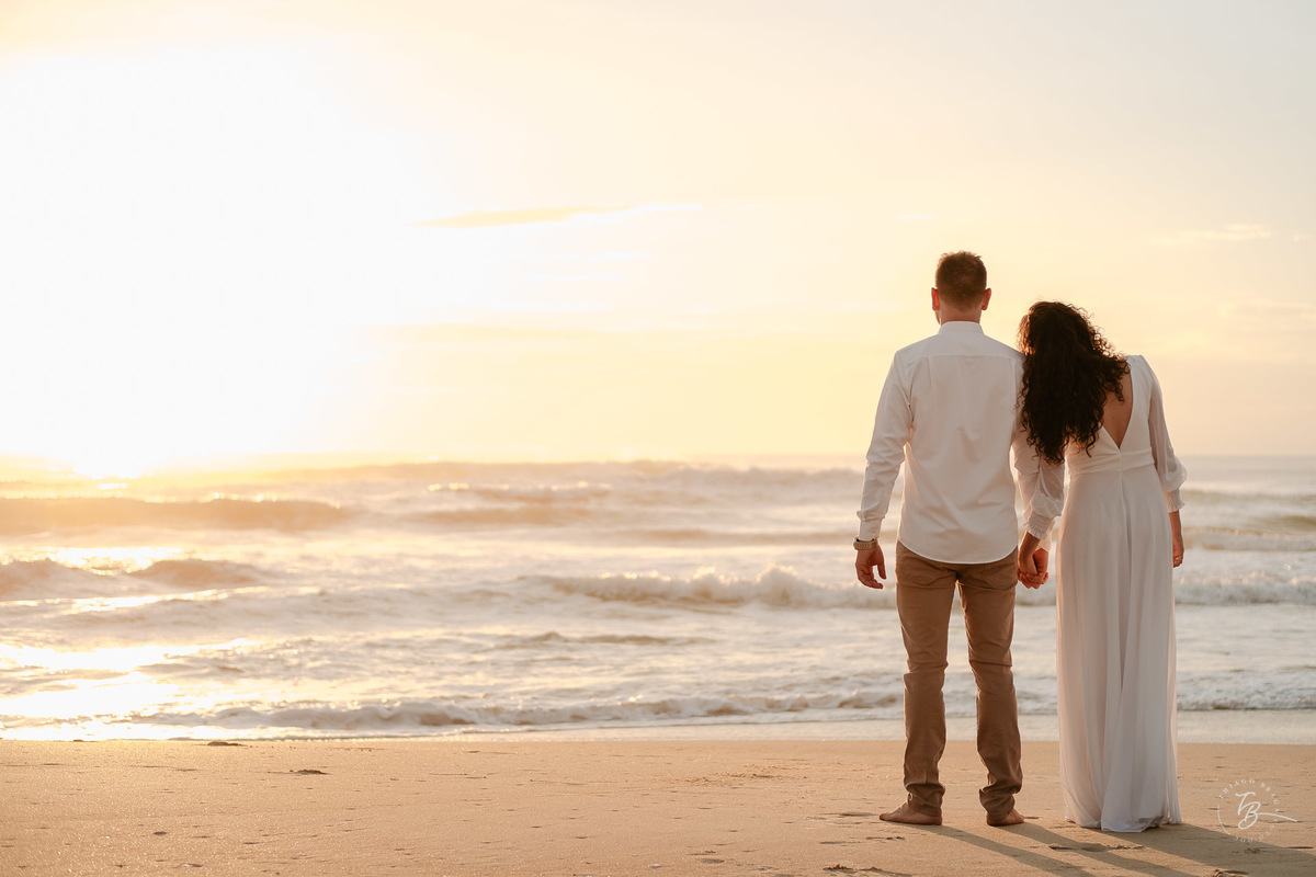 sessão pré casamento ao amanhecer, na praia do Campeche, em Florianópolis 