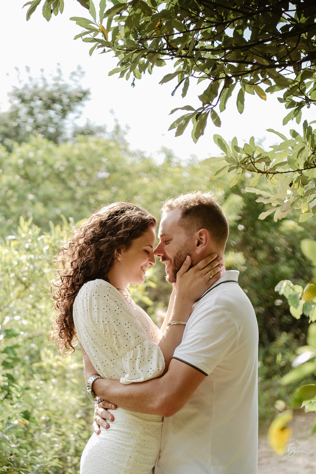 sessão pré casamento ao amanhecer, na praia do Campeche, em Florianópolis - SC por Thiago Braga Fotografia.