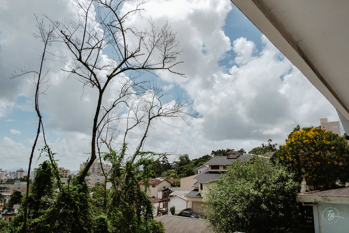 fotografia do dia do nascimento da Luara, na maternidade Ilha em Florianópolis, por Thiago Braga