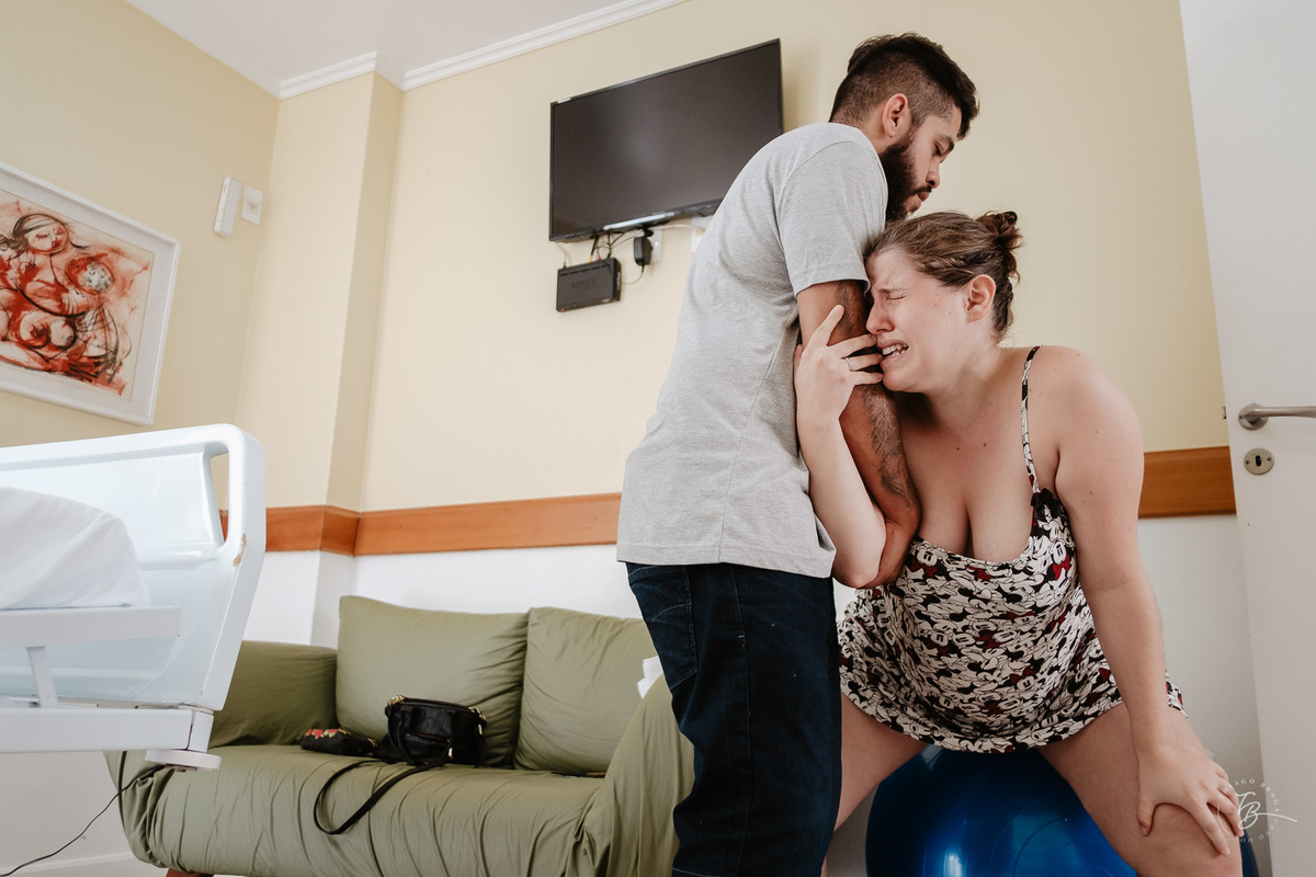 fotografia do dia do nascimento da Luara, na maternidade Ilha em Florianópolis, por Thiago Braga