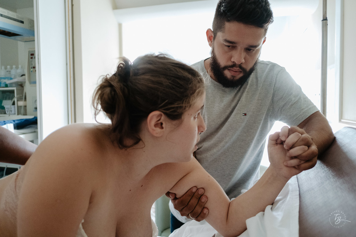 fotografia do dia do nascimento da Luara, na maternidade Ilha em Florianópolis, por Thiago Braga