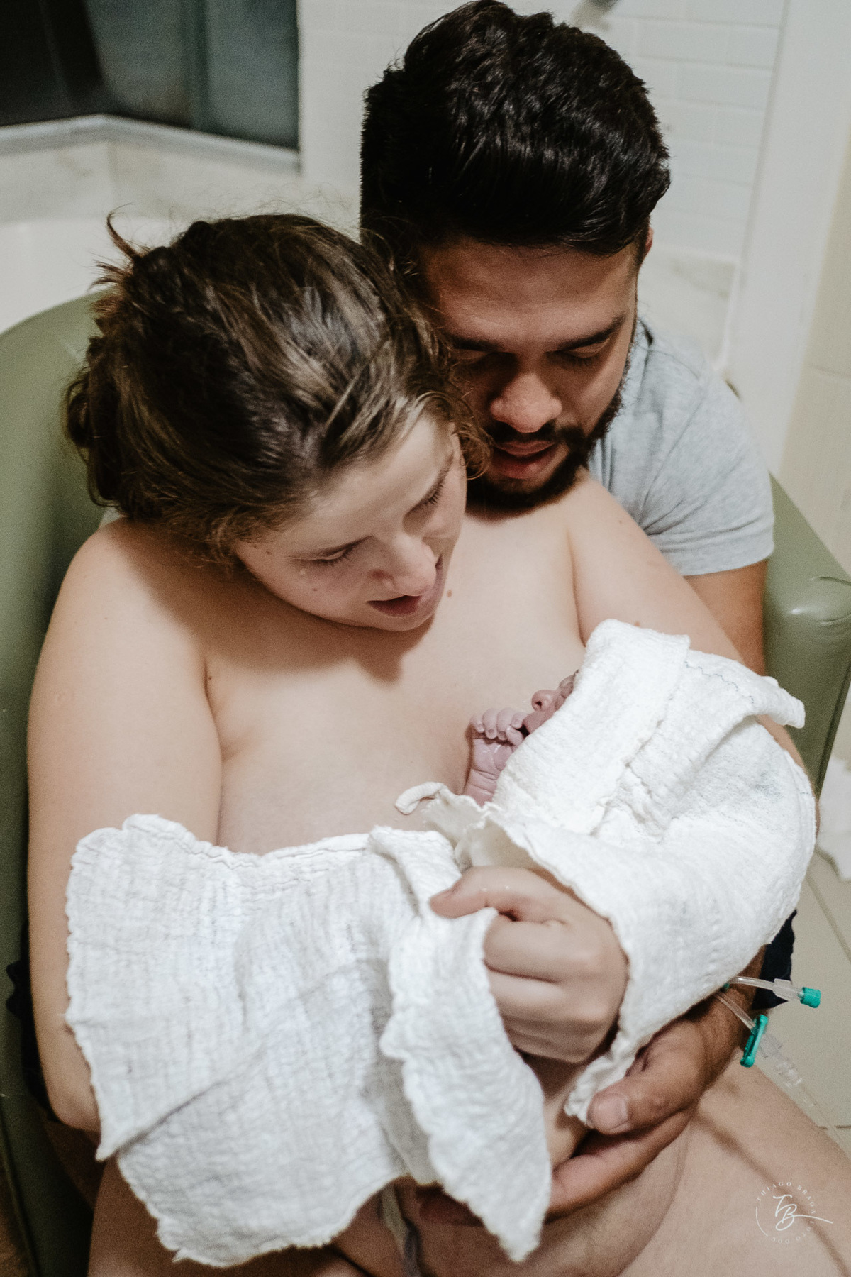 fotografia do dia do nascimento da Luara, na maternidade Ilha em Florianópolis, por Thiago Braga