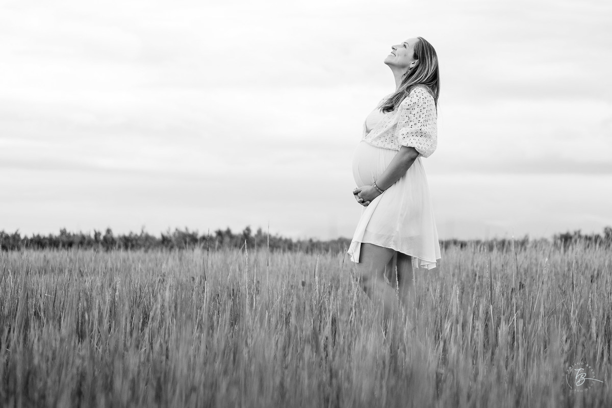 Ensaio gestante na praia da Daniela, em Florianópolis. Por Thiago Braga fotografia