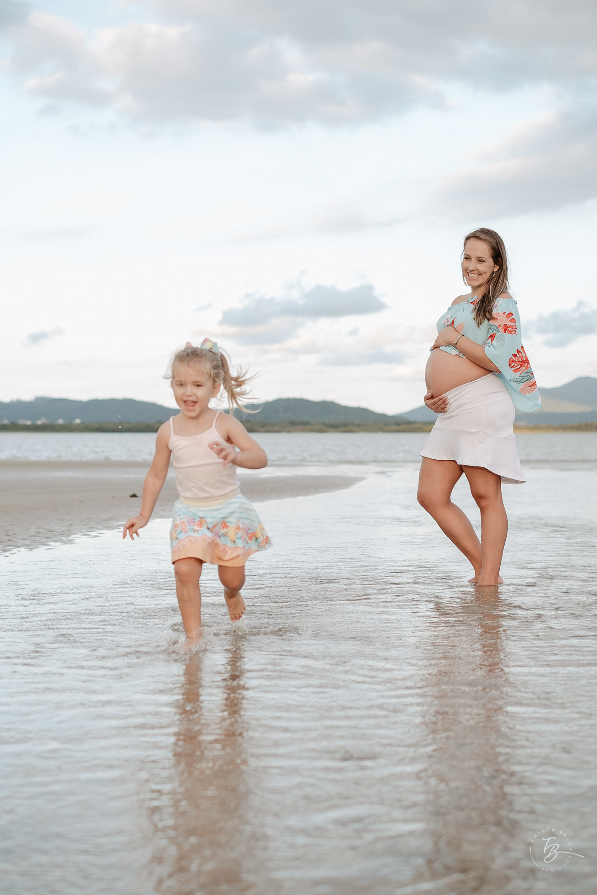 Ensaio gestante na praia da Daniela, em Florianópolis. Por Thiago Braga fotografia