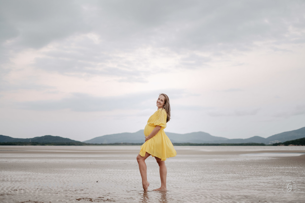 Ensaio gestante na praia da Daniela, em Florianópolis. Por Thiago Braga fotografia
