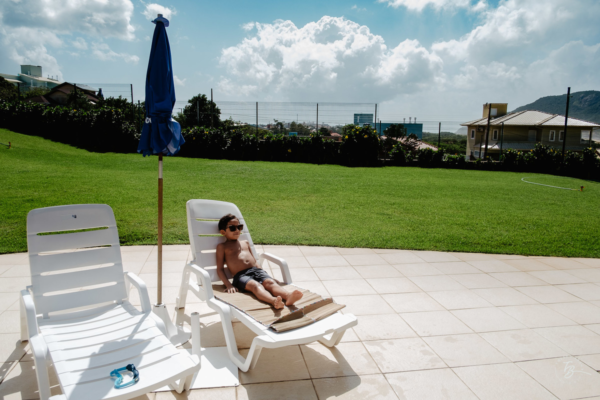 Fotografia documental de família. Um dia de férias da família Chaves Souza, na praia do Santinho em Florianópolis- SC por Thiago Braga fotografia. 