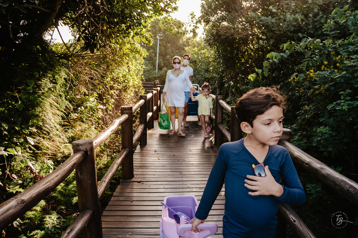 Fotografia documental de família. Um dia de férias da família Chaves Souza, na praia do Santinho em Florianópolis- SC por Thiago Braga fotografia. 