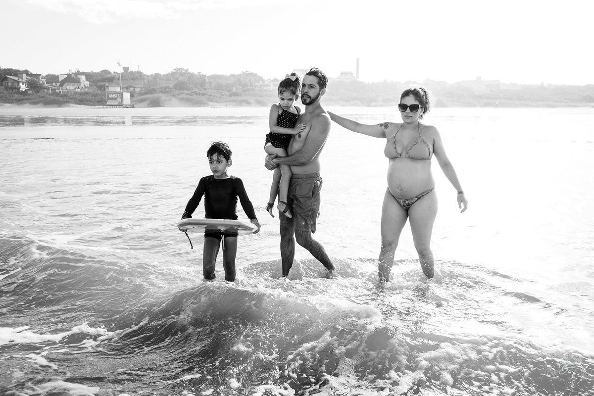 Fotografia documental de família. Um dia de férias da família Chaves Souza, na praia do Santinho em Florianópolis- SC por Thiago Braga fotografia. 