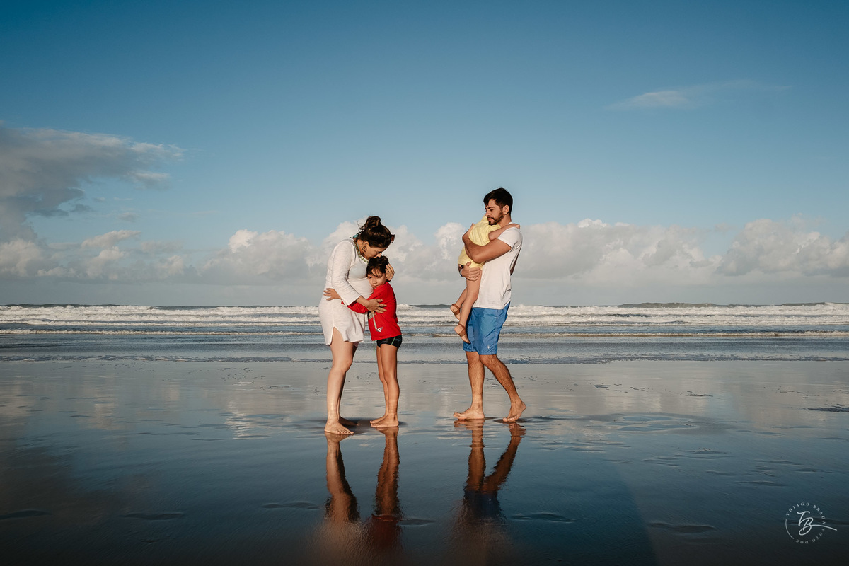 Fotografia documental de família. Um dia de férias da família Chaves Souza, na praia do Santinho em Florianópolis- SC por Thiago Braga fotografia. 