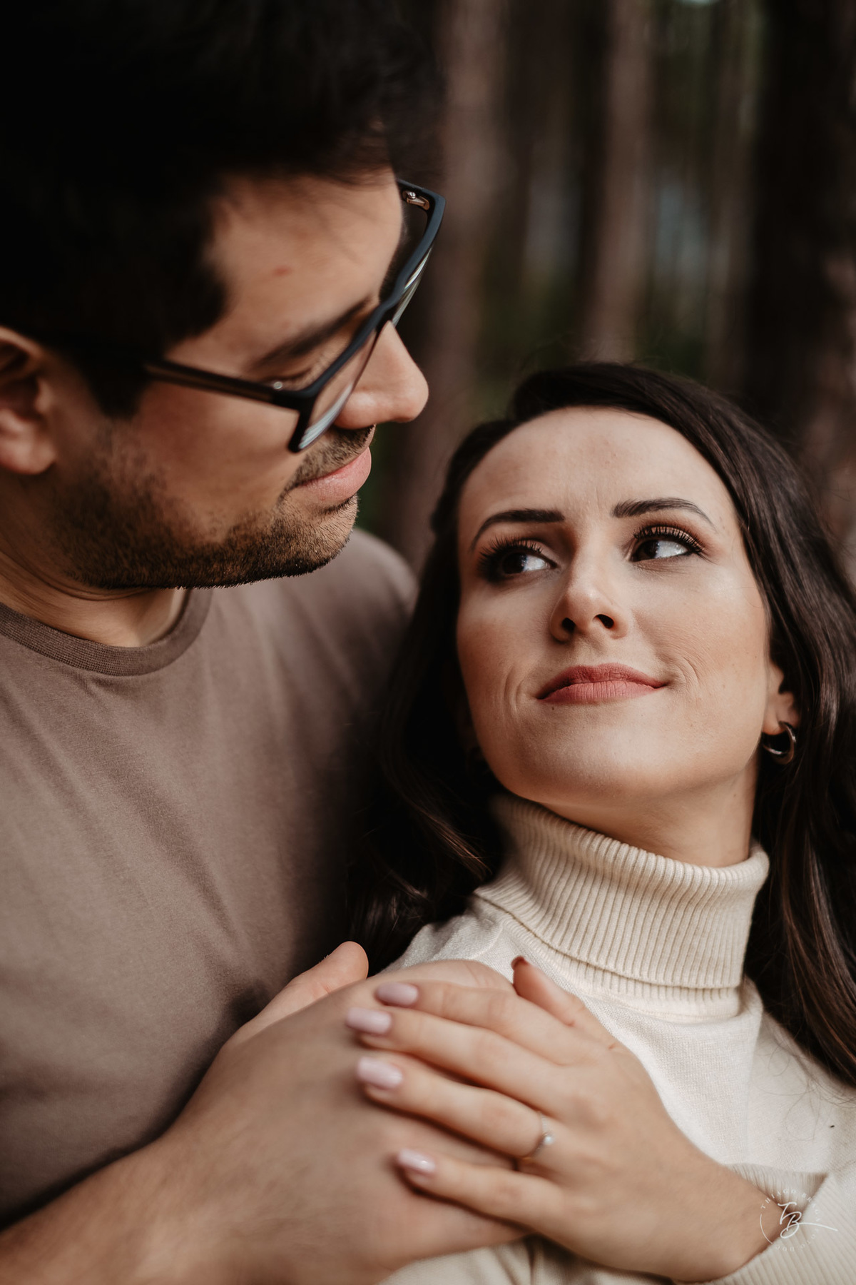 ensaio de casal ao amanhecer na praia mole em Florianópolis. Fotos por Thiago Braga 