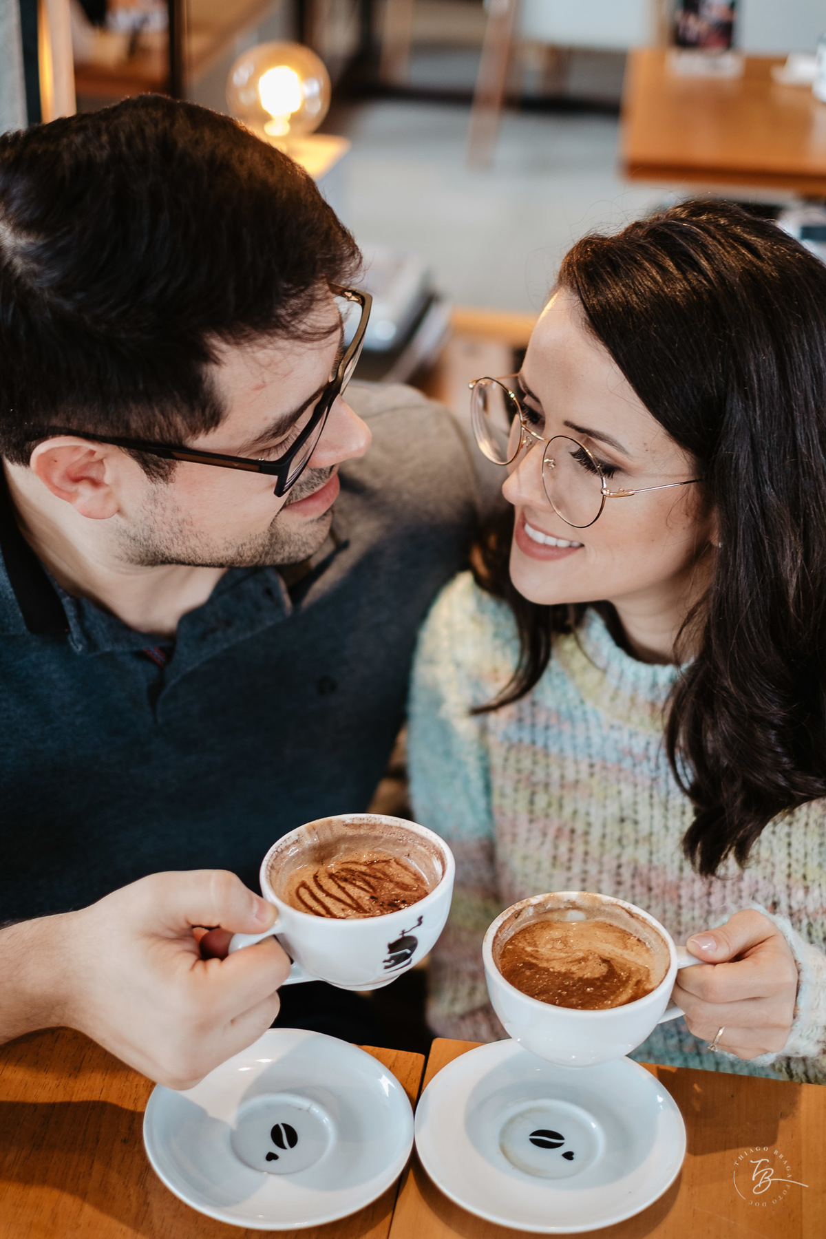 ensaio de casal ao amanhecer na praia mole em Florianópolis. Fotos por Thiago Braga 