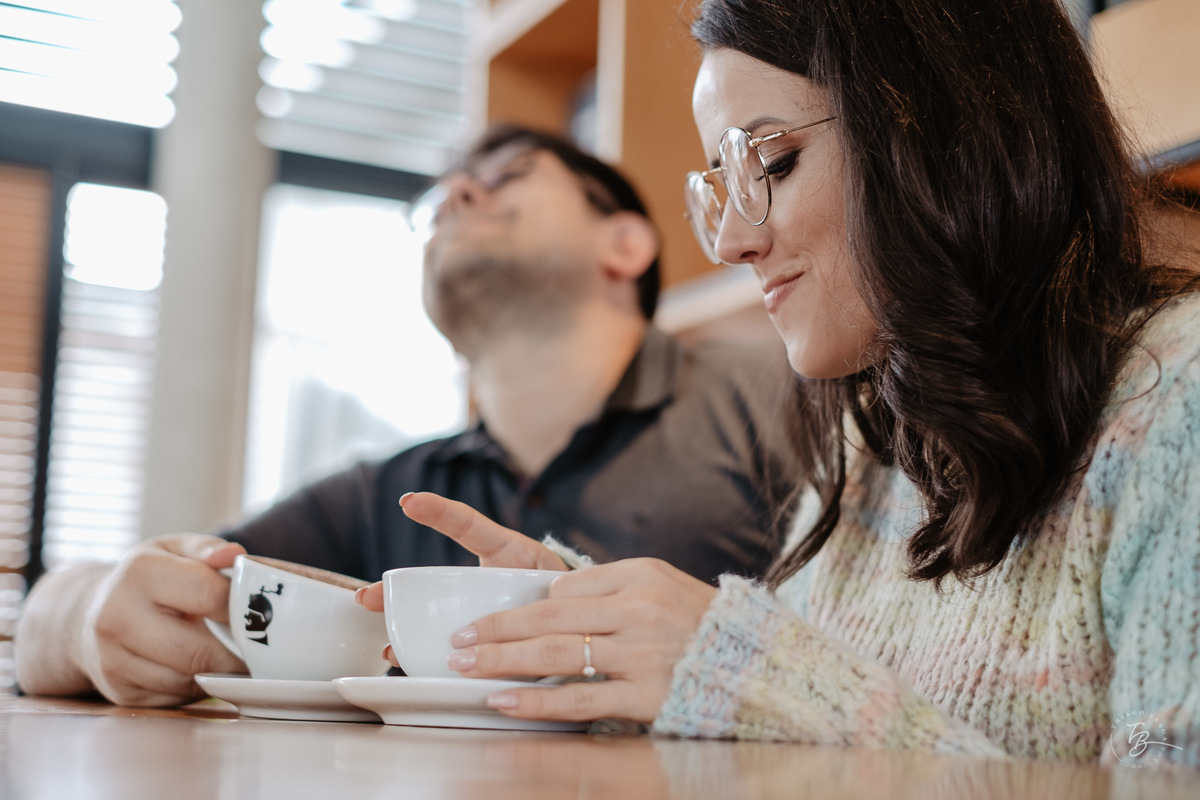ensaio de casal ao amanhecer na praia mole em Florianópolis. Fotos por Thiago Braga 