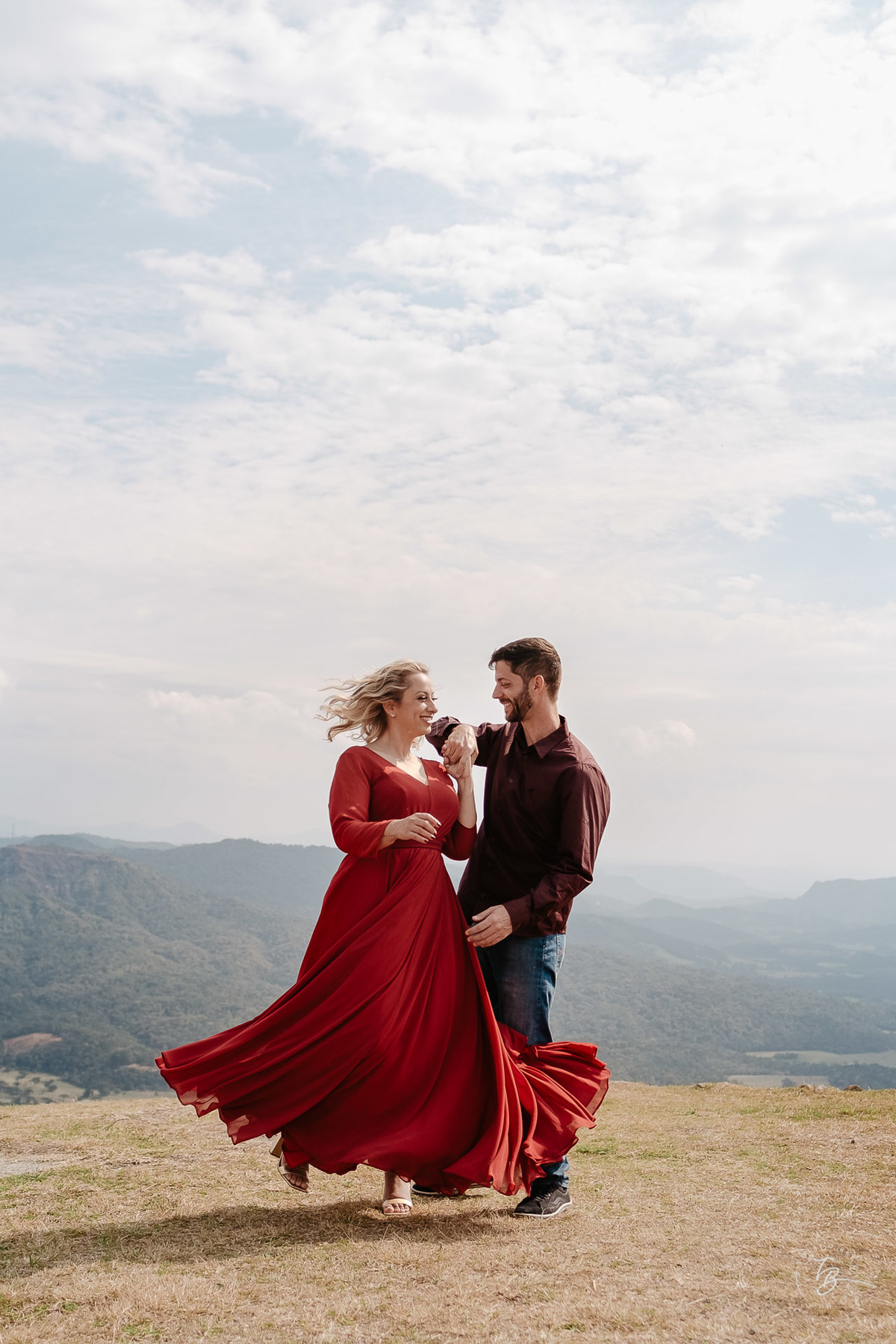 Ensaio pré-casamento em Urubici, no Morro do Parapente, no Jardim Secreto e pousada, por Thiago Braga