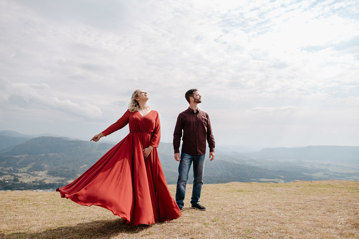 Ensaio pré-casamento em Urubici, no Morro do Parapente, no Jardim Secreto e pousada, por Thiago Braga