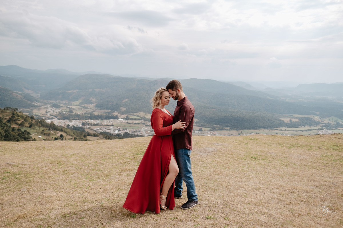 Ensaio pré-casamento em Urubici, no Morro do Parapente, no Jardim Secreto e pousada, por Thiago Braga