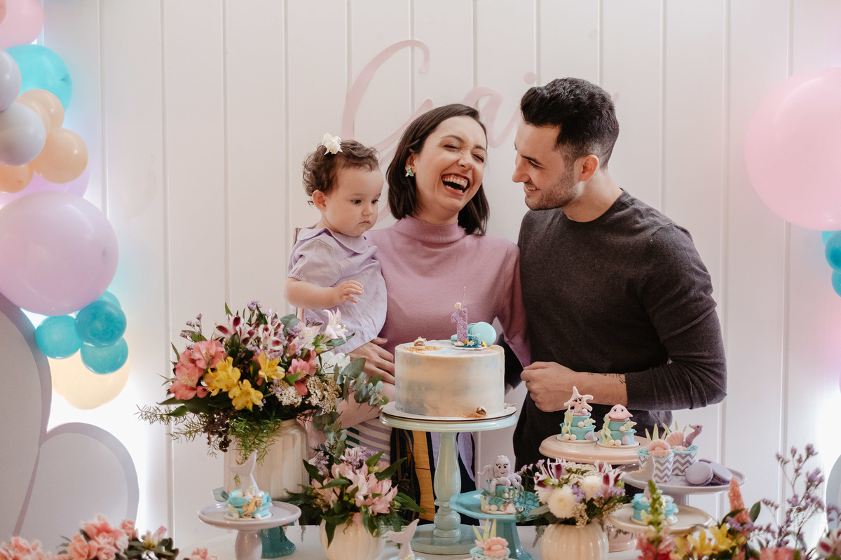 Fotografia documental de família, na casa dos Bridi em Florianópolis. Primeiro aniversário da Gaia.