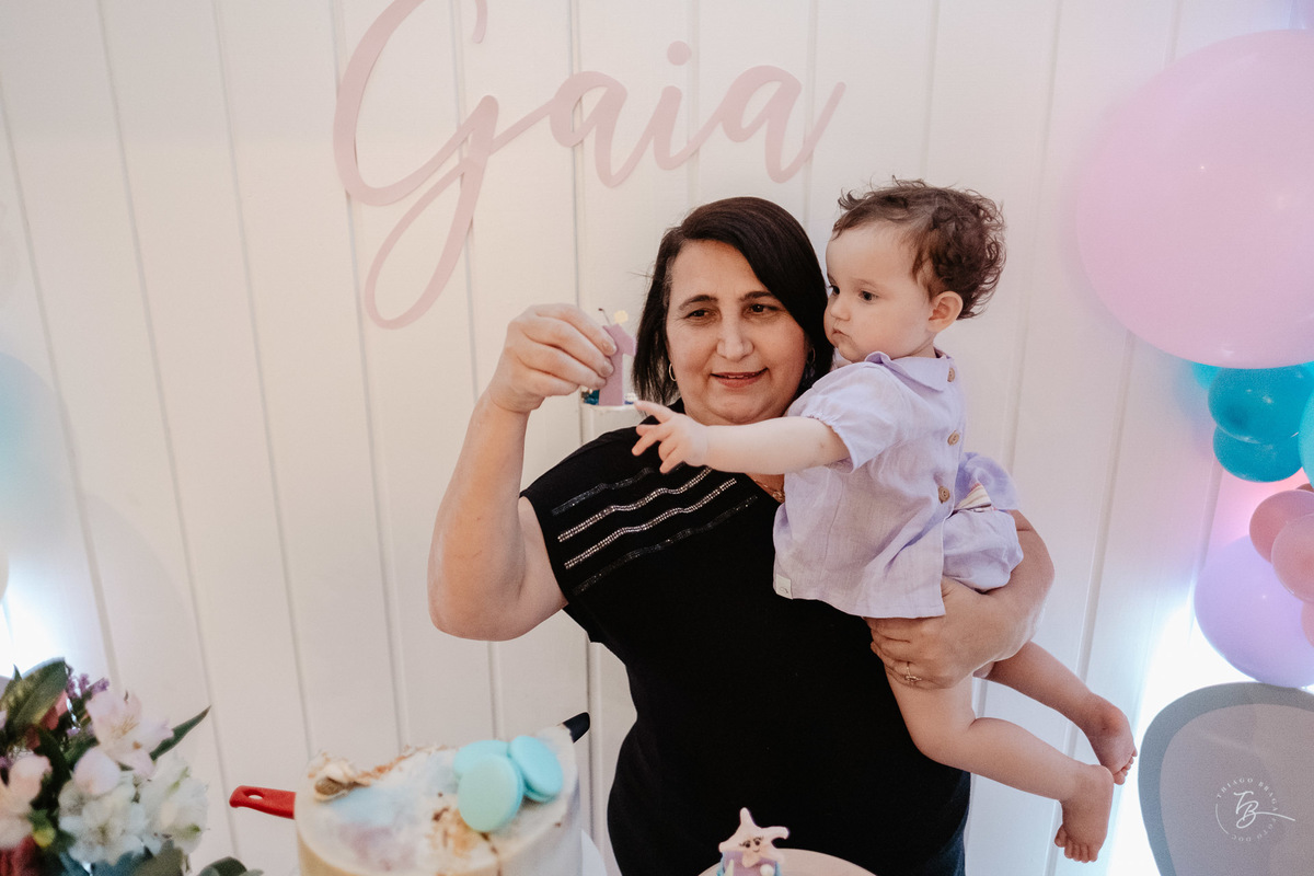 Fotografia documental de família, na casa dos Bridi em Florianópolis. Primeiro aniversário da Gaia.