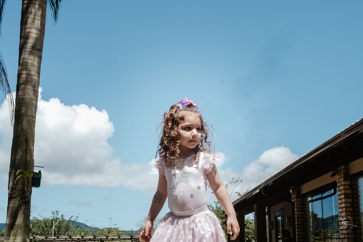 Fotografia de aniversário infantil no Villa Jeriva em Florianópolis. Fotografia documental