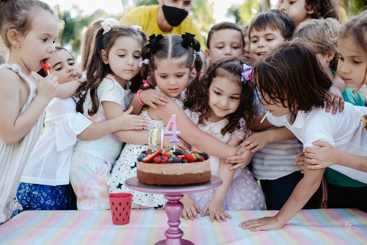 Fotografia de aniversário infantil no Villa Jeriva em Florianópolis. Fotografia documental