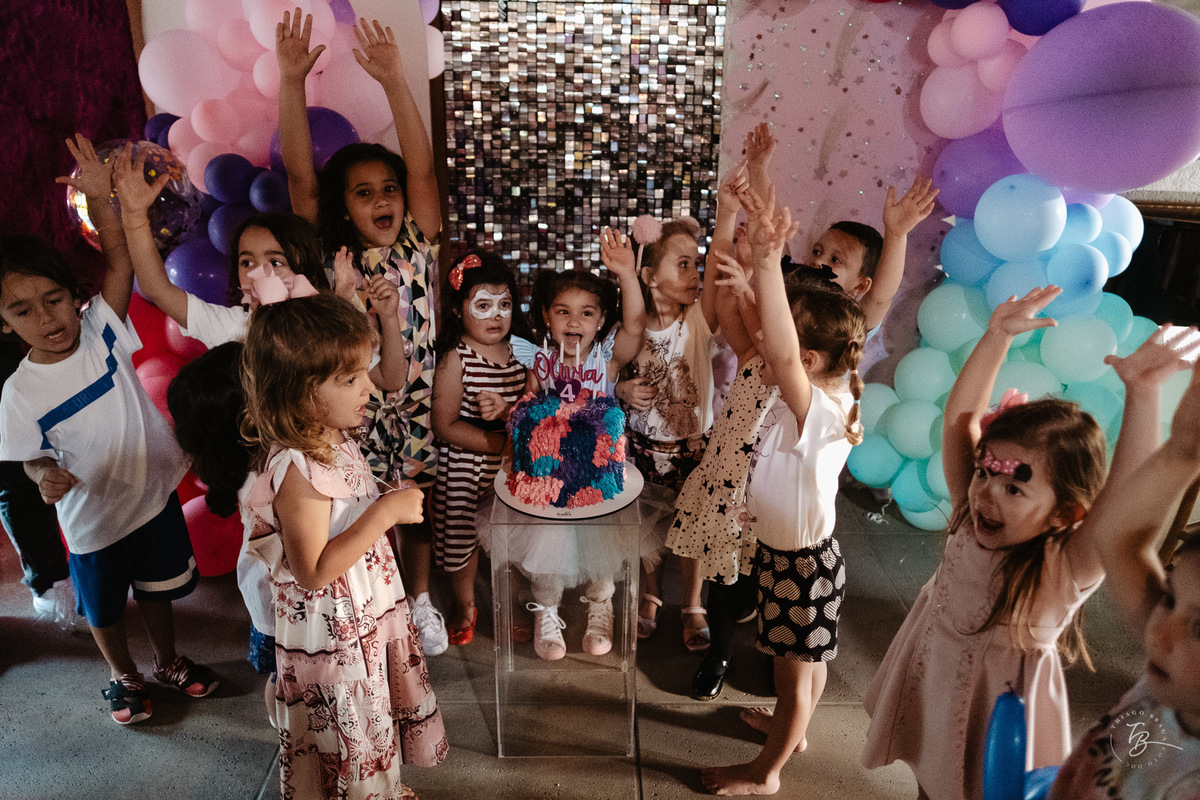 Fotografia de aniversário infantil no Villa Jeriva em Florianópolis. Fotografia documental