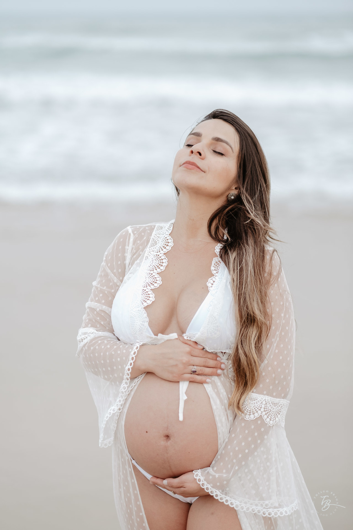 ensaio gestante em fim de tarde na praia do campeche