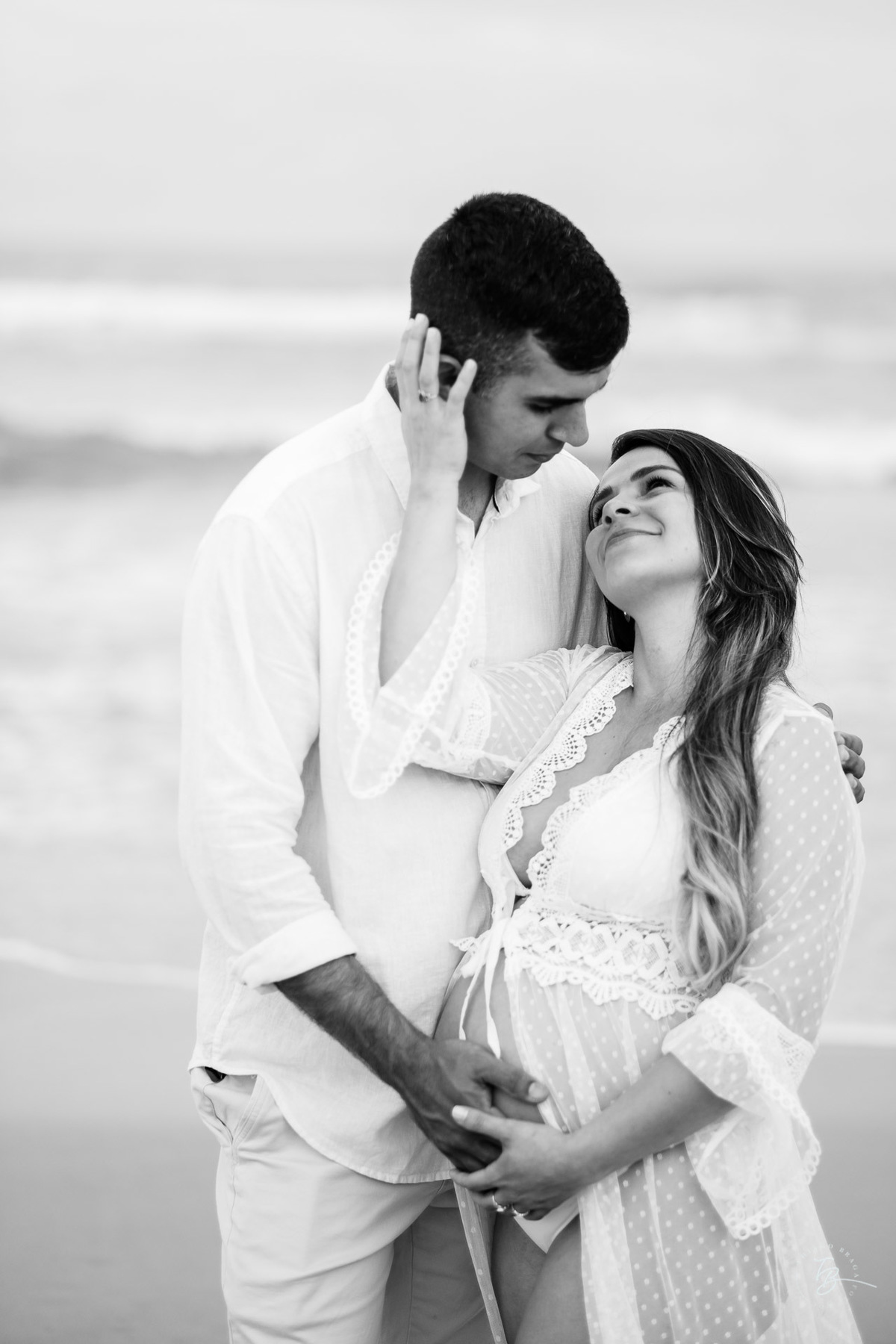 ensaio gestante em fim de tarde na praia do campeche