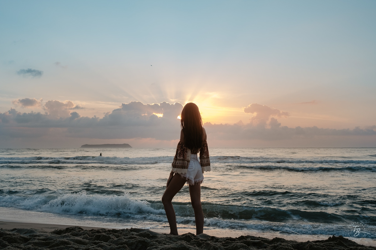 Amanhecer do Sol na para Mole em Floripa. Ensaio de 15 anos com a Julia por Thiago Braga fotografia. 