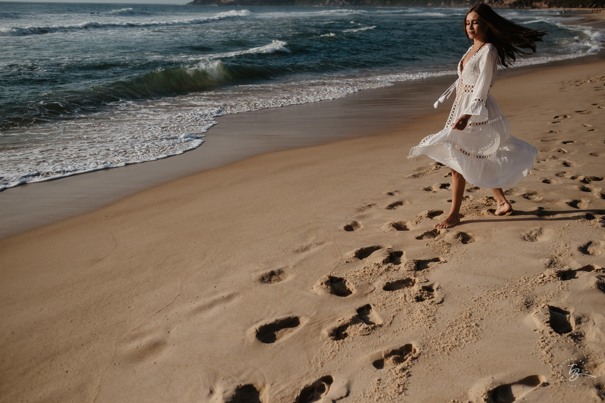 Amanhecer do Sol na para Mole em Floripa. Ensaio de 15 anos com a Julia por Thiago Braga fotografia. 