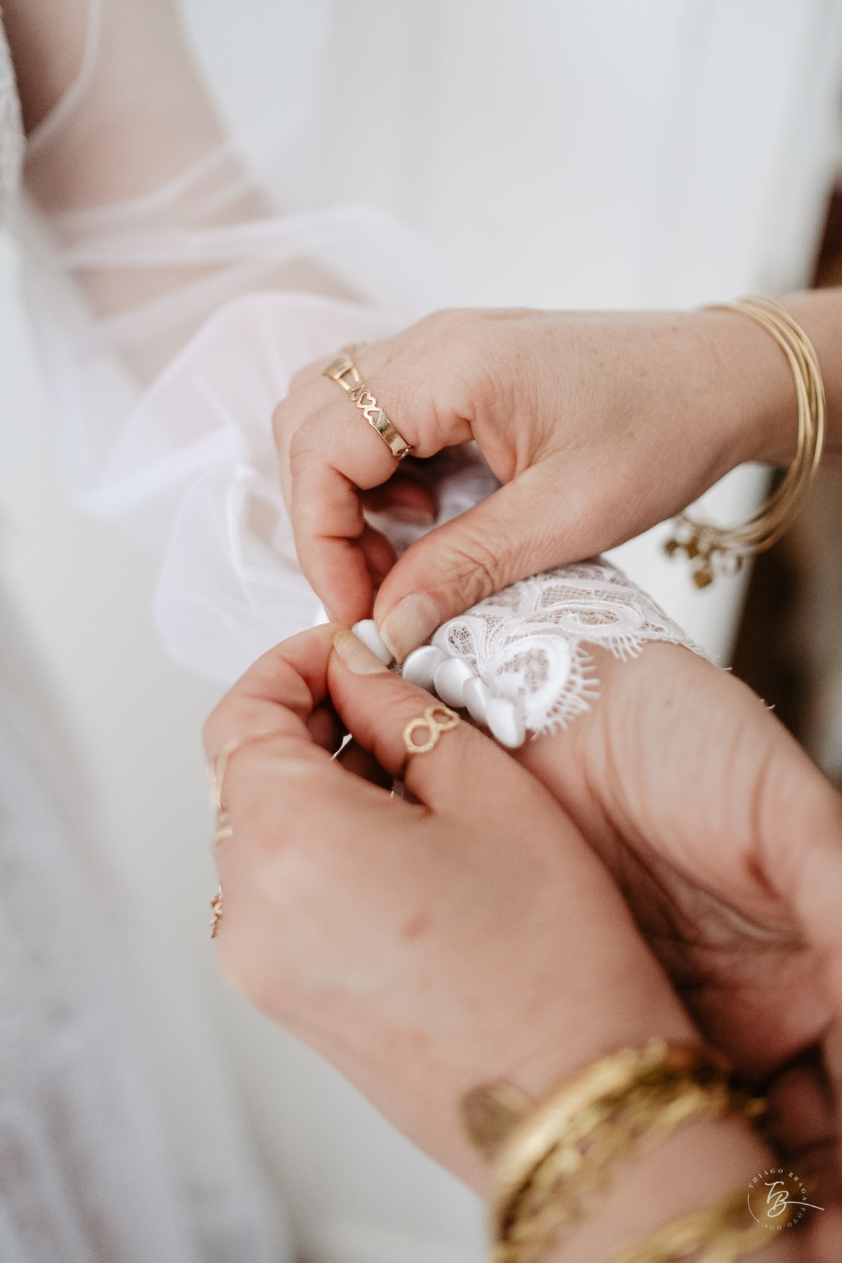 Casamento intimista no Moçambique, Rio Vermelho em Florianópolis. Cerimônia ao ar livre para celebrar a união do Osvaldo e da Sandra. Fotos por Thiago Braga Fotografia.