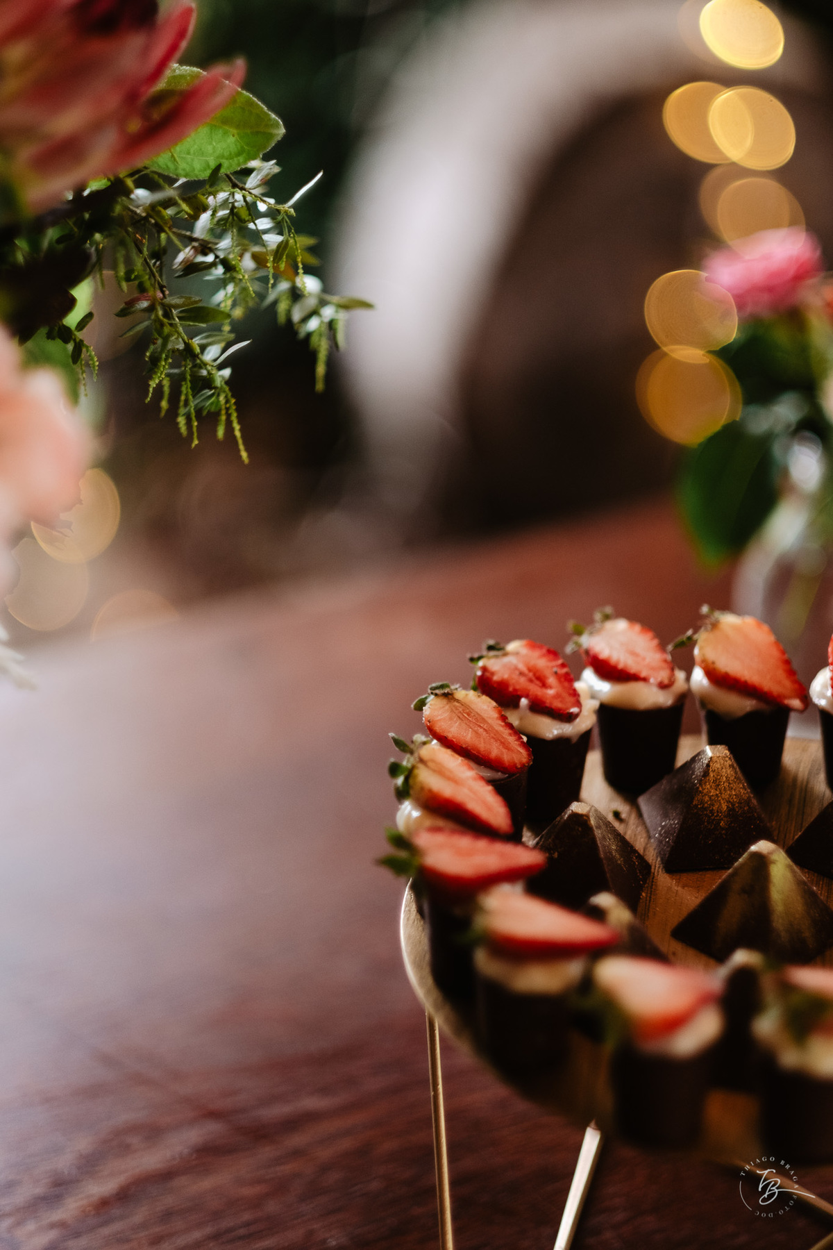 Casamento intimista no Moçambique, Rio Vermelho em Florianópolis. Cerimônia ao ar livre para celebrar a união do Osvaldo e da Sandra. Fotos por Thiago Braga Fotografia.