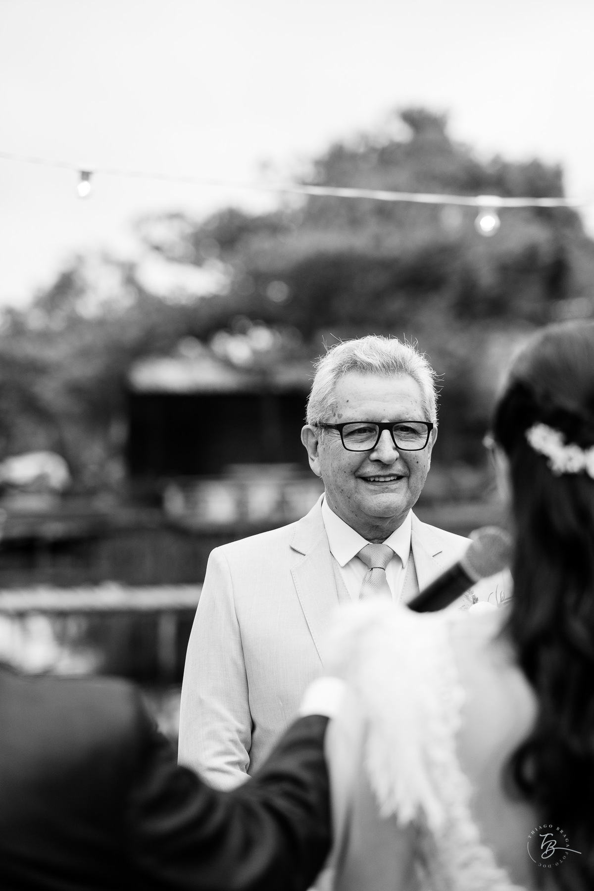 Casamento intimista no Moçambique, Rio Vermelho em Florianópolis. Cerimônia ao ar livre para celebrar a união do Osvaldo e da Sandra. Fotos por Thiago Braga Fotografia.