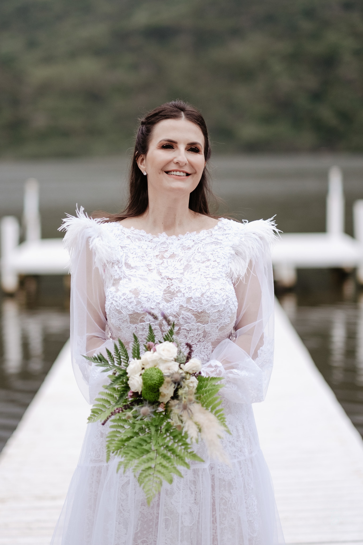 Casamento intimista no Moçambique, Rio Vermelho em Florianópolis. Cerimônia ao ar livre para celebrar a união do Osvaldo e da Sandra. Fotos por Thiago Braga Fotografia.