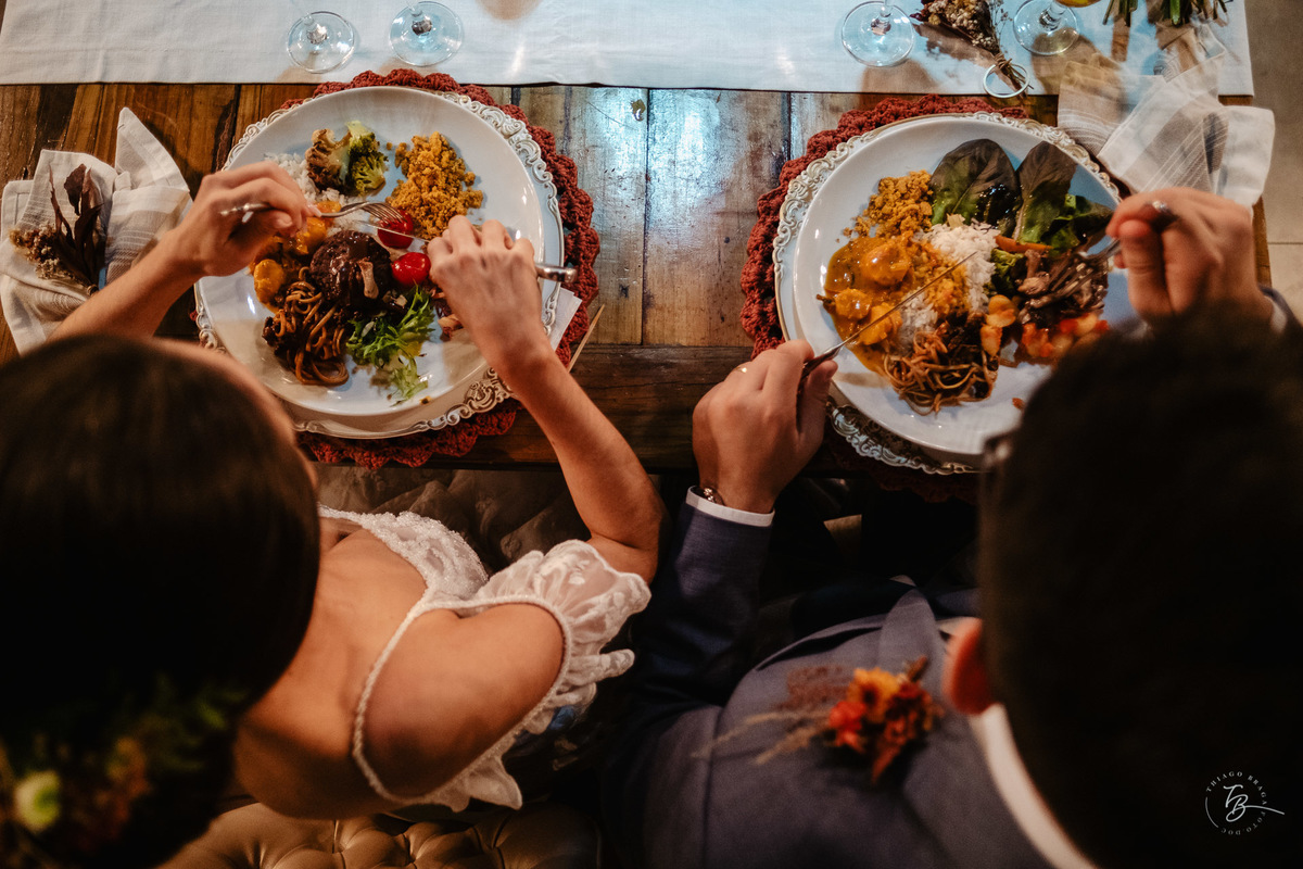 Casamento Indaiá Lincoln e Suellen, fim de tarde, na Lagoa em Florianópolis - Sc por Thiago Braga foto